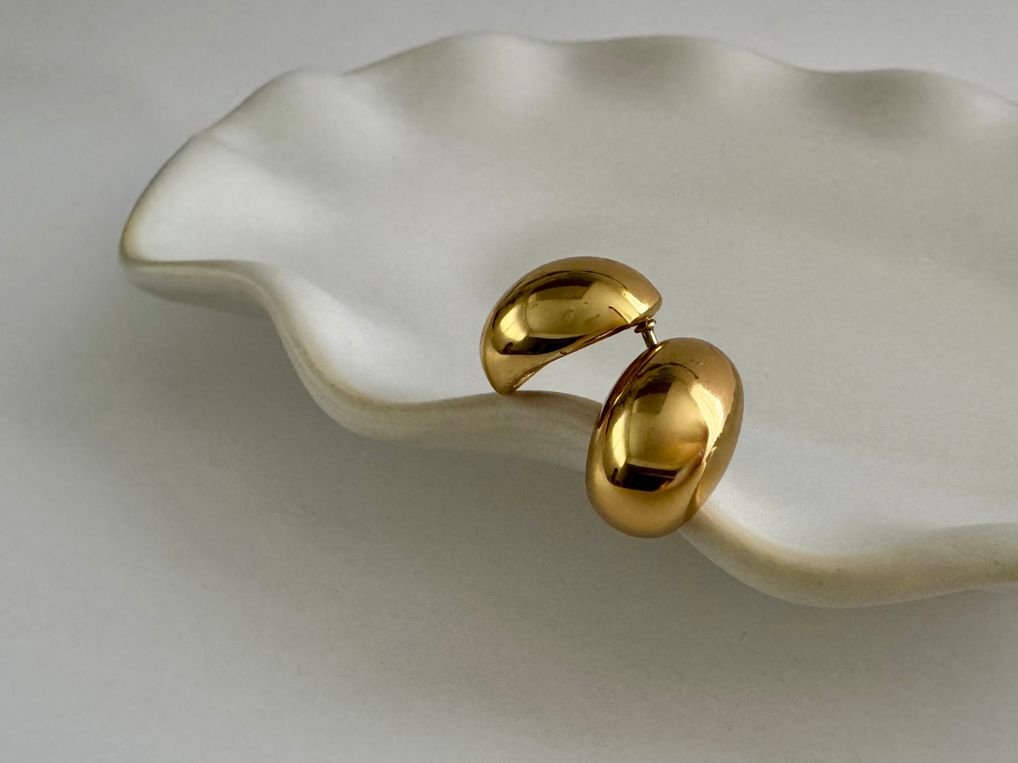 LIORA EARRING