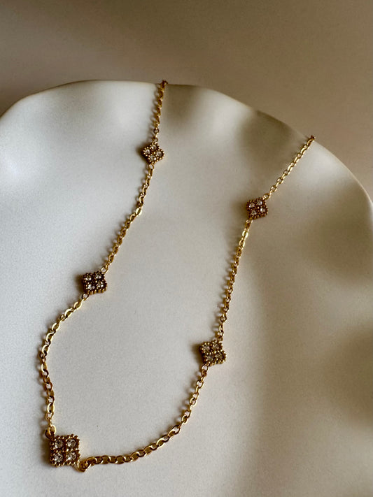 DALIA NECKLACE